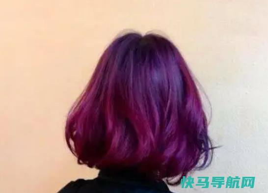 黑紫发色素颜能染吗？黑紫色和黑加仑紫是一个颜色吗
